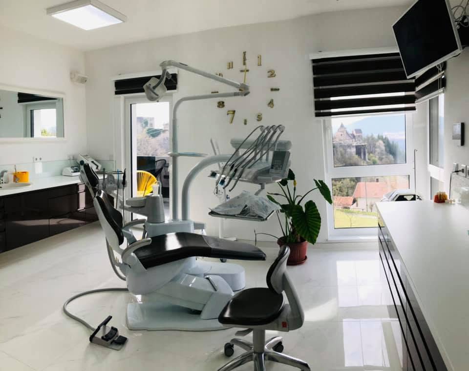 Ambijent stomatološke ordinacije Ridental sa modernom radnom jedinicom, Ostrožac kod Cazina